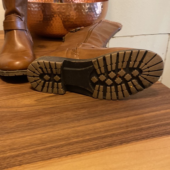 Brown side zip, lace up on back, with sweater lining. - Picture 5 of 5